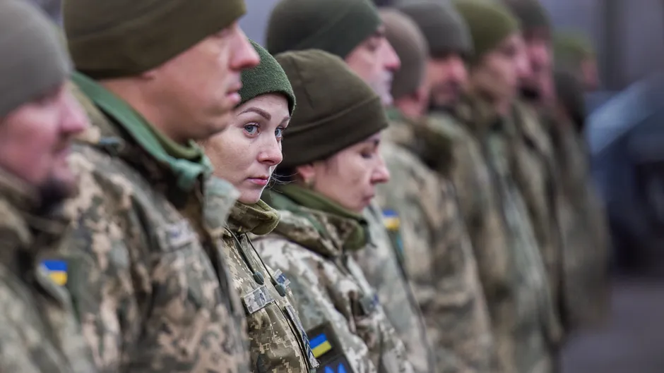 ”Ymmärsin, ettei sodan loppua ole näkyvissä” – tuhannet ukrainalaissotilaat jättävät nyt joukkonsa